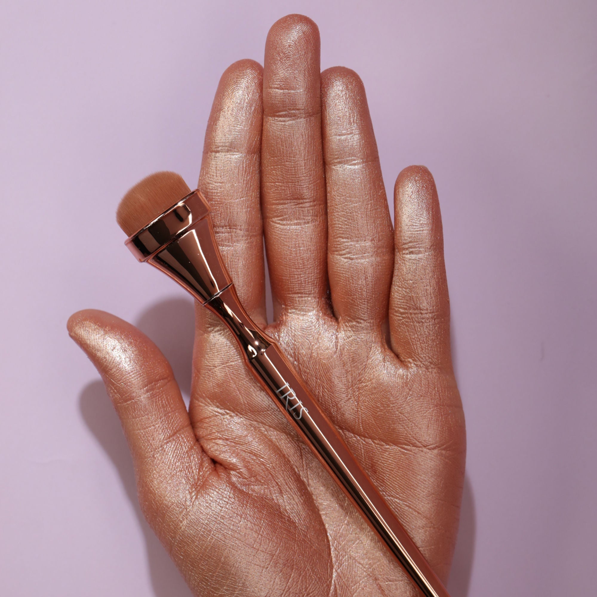 IRIS COSMETICS Luminous HD Highlighter Brush