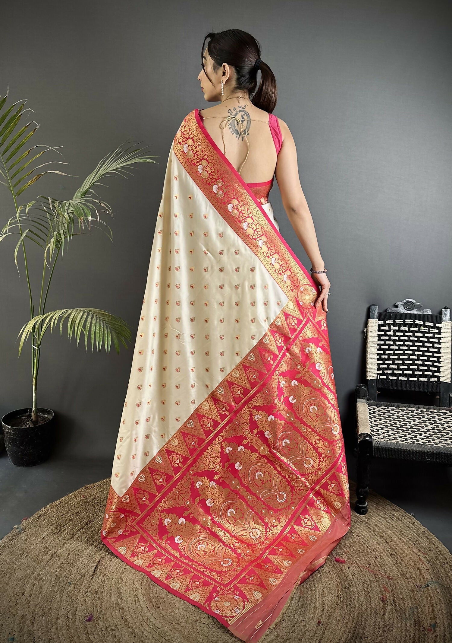 Joban Fashion Off White Intricate Motifs Soft Silk Banarasi Saree