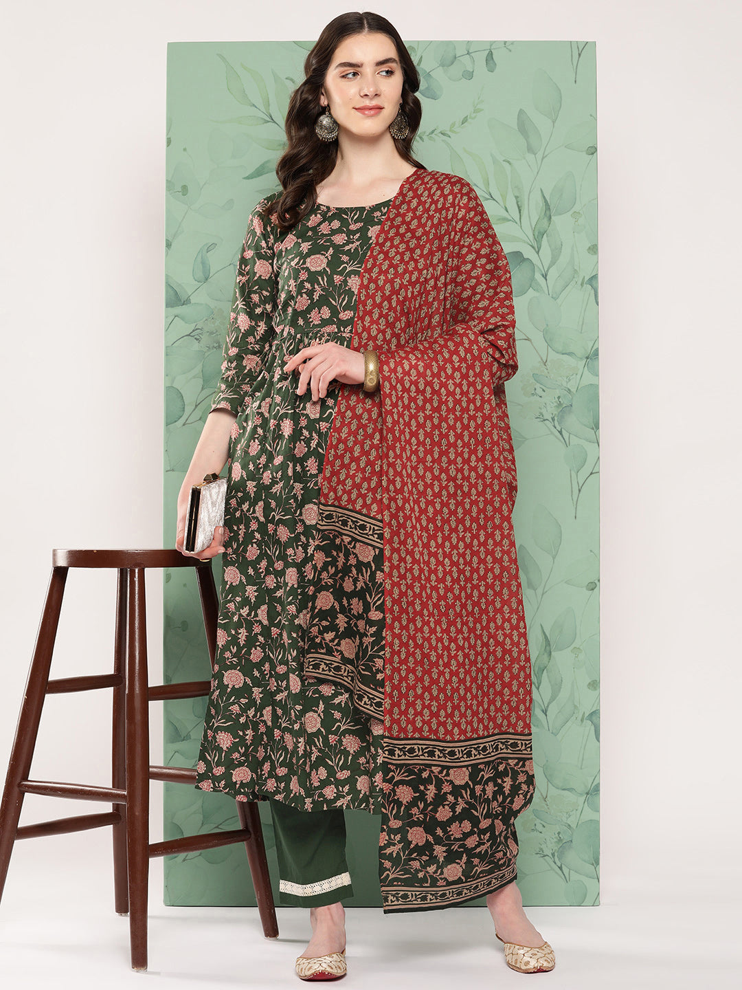 InWeave Women's Green Floral Motif Nyra Kurta Set With Dupatta