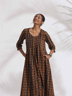 trueBrowns Black Cotton Print Pleated Flared Kurta Set - Distacart