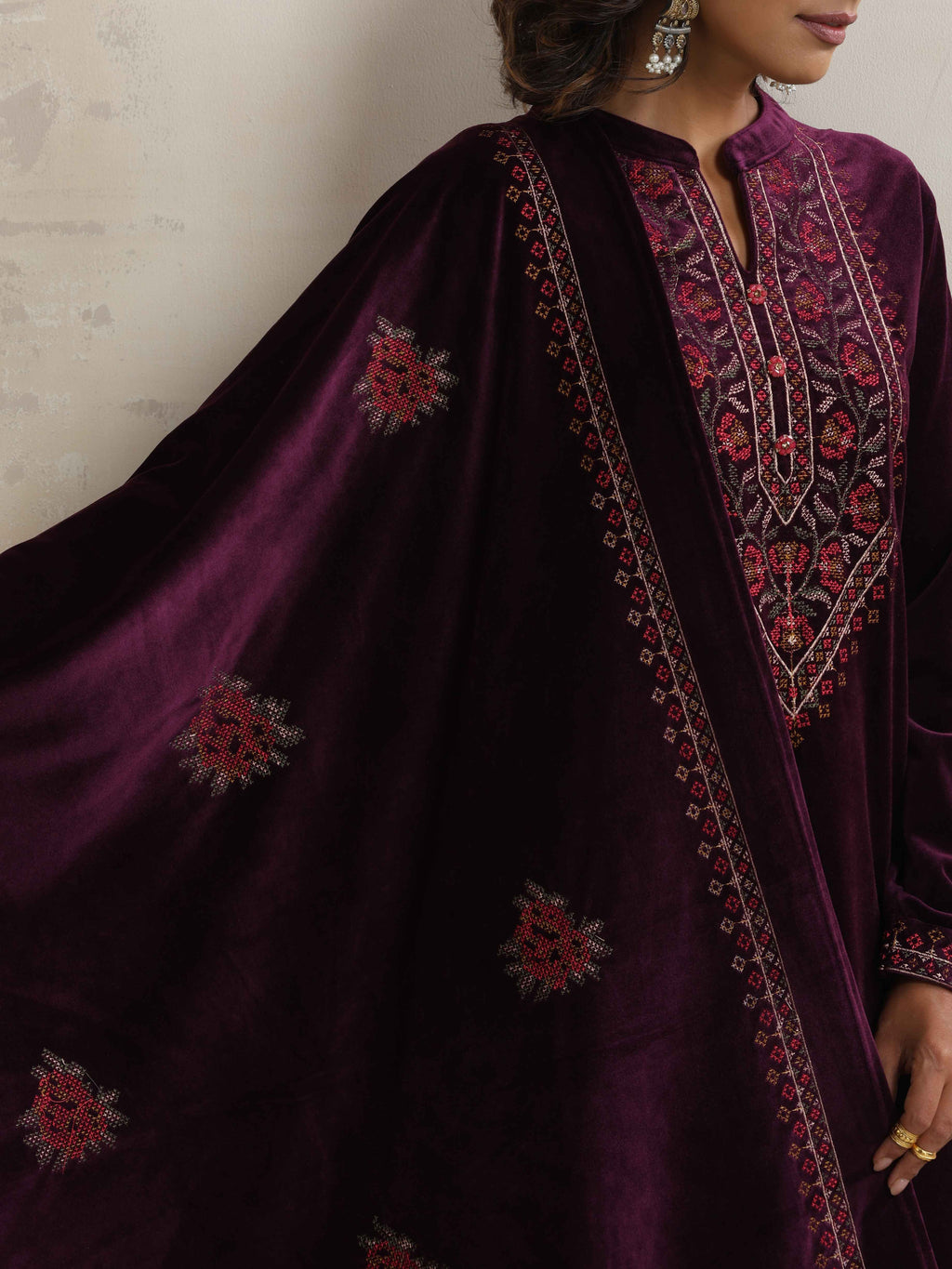 trueBrowns Purple Velvet Floral Embroidered Kurta Pant Dupatta Set - Distacart