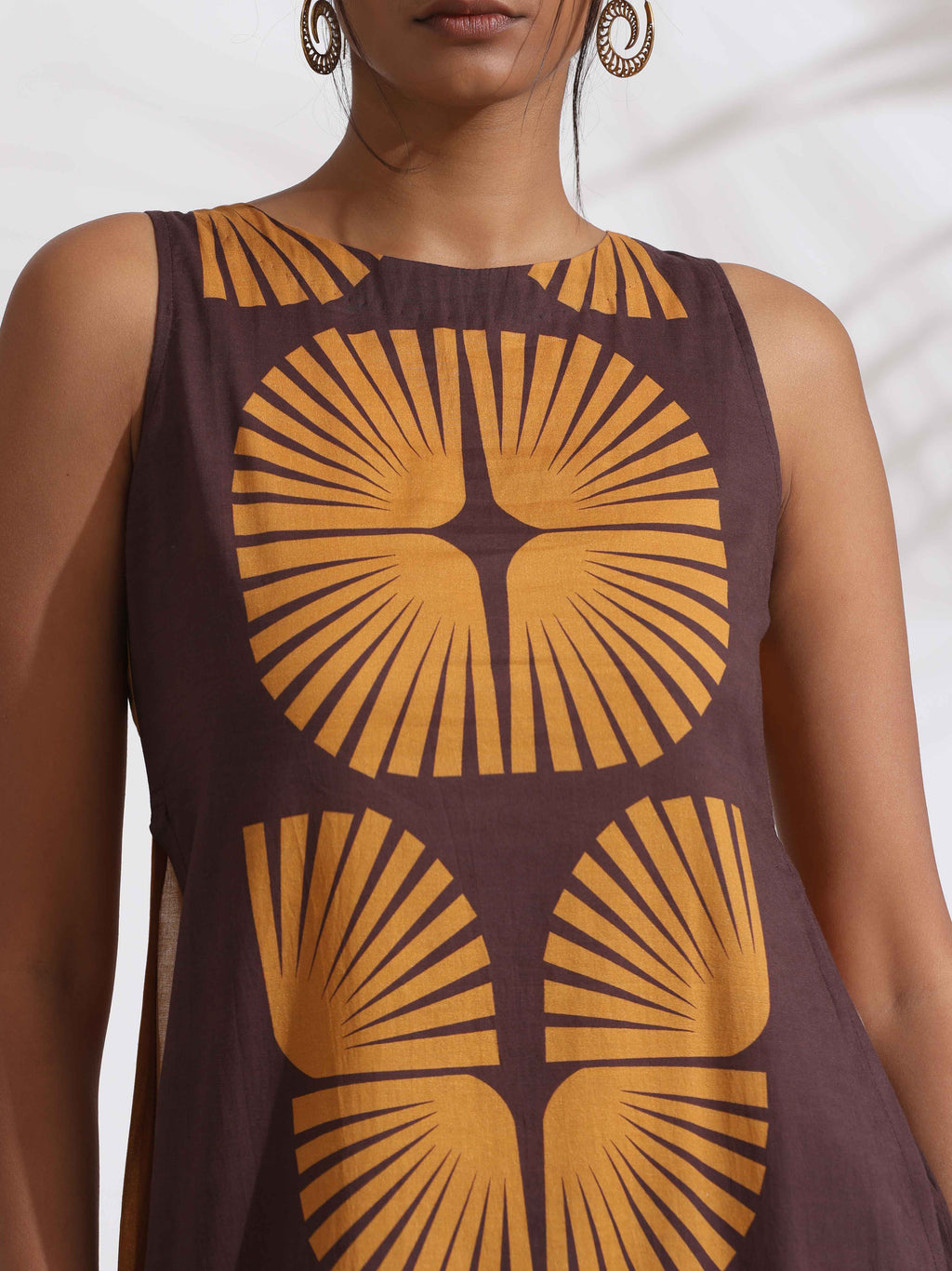 trueBrowns Brown Cotton Print Sleeveless Kurta Set - Distacart