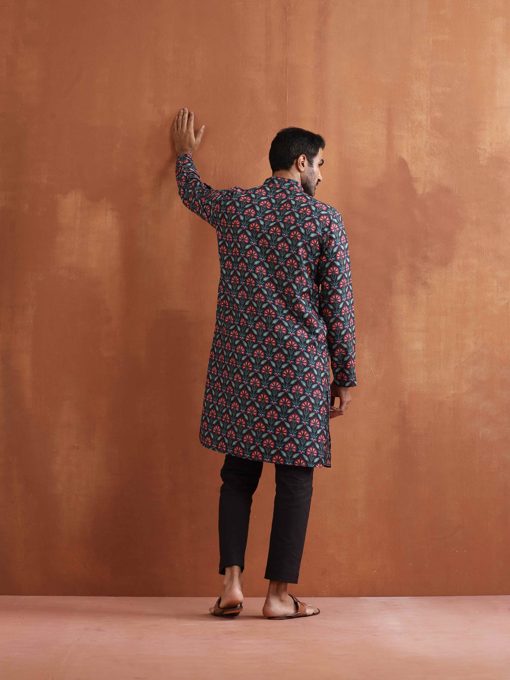 trueBrowns Men's Black Floral Printed Kurta