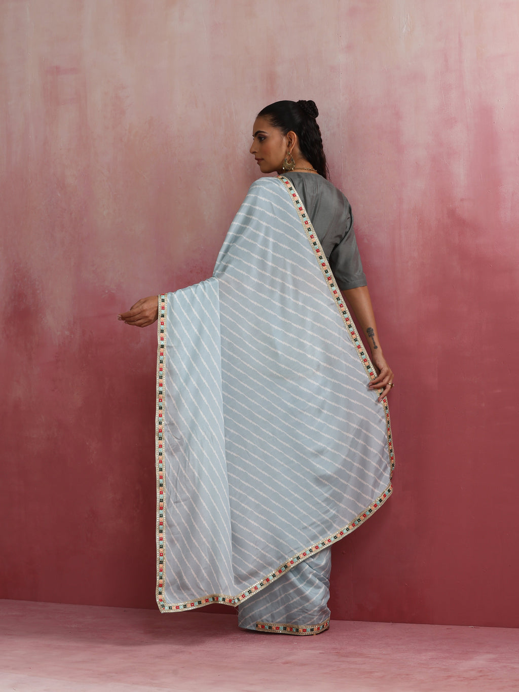 trueBrowns Grey Muslin Silk Saree