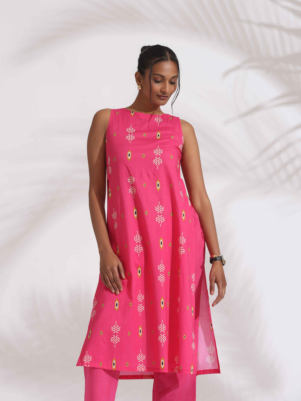 trueBrowns Pink Cotton Print Sleeveless Kurta Set - Distacart