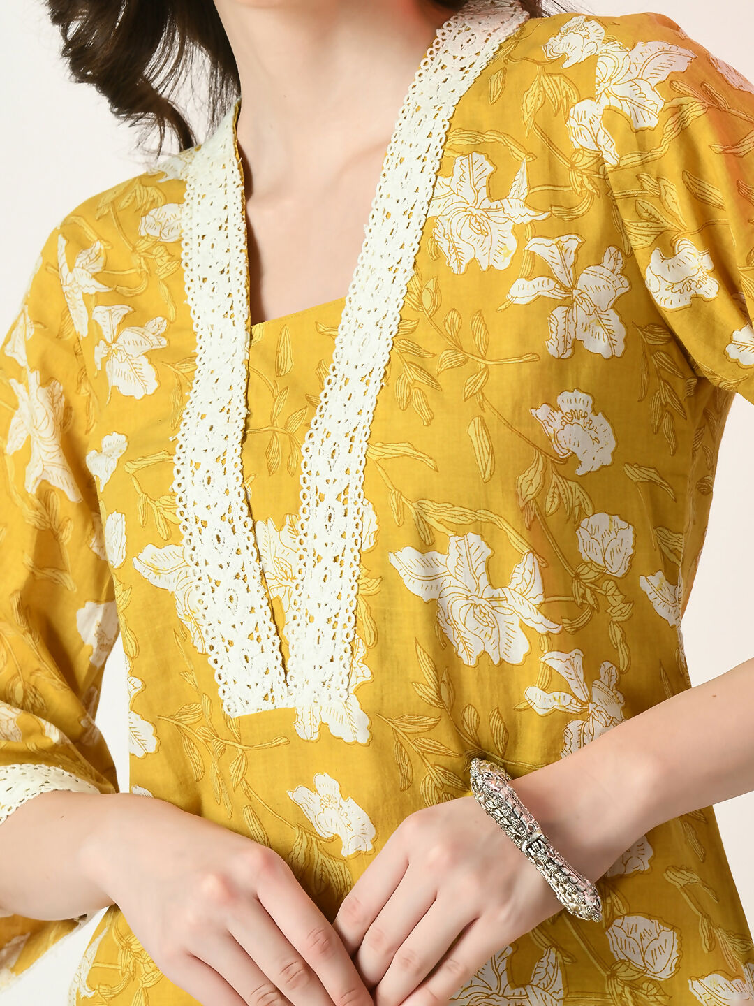Myshka Women's Yellow Printed Kurta With Trousers