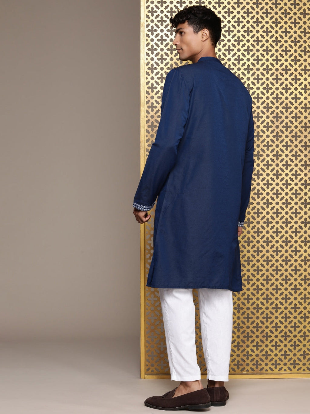 House of Pataudi Men Jashn Embroidered Mirror Work Kurta