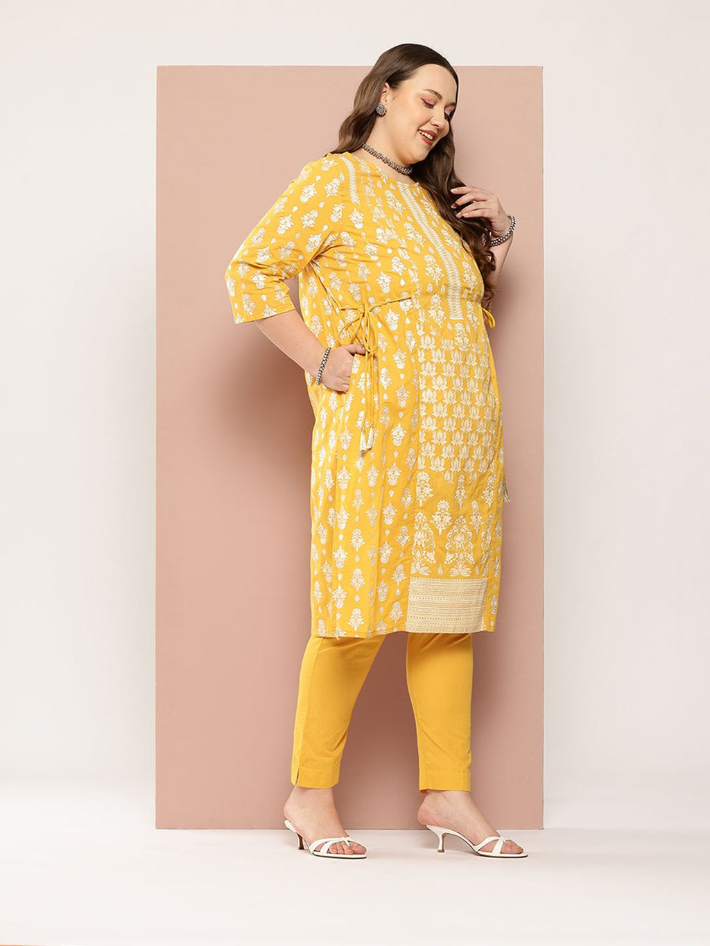 Sztori Plus-Size Gotta Patti Ethnic Motif Print Pure Cotton Kurta with Trousers & Dupatta