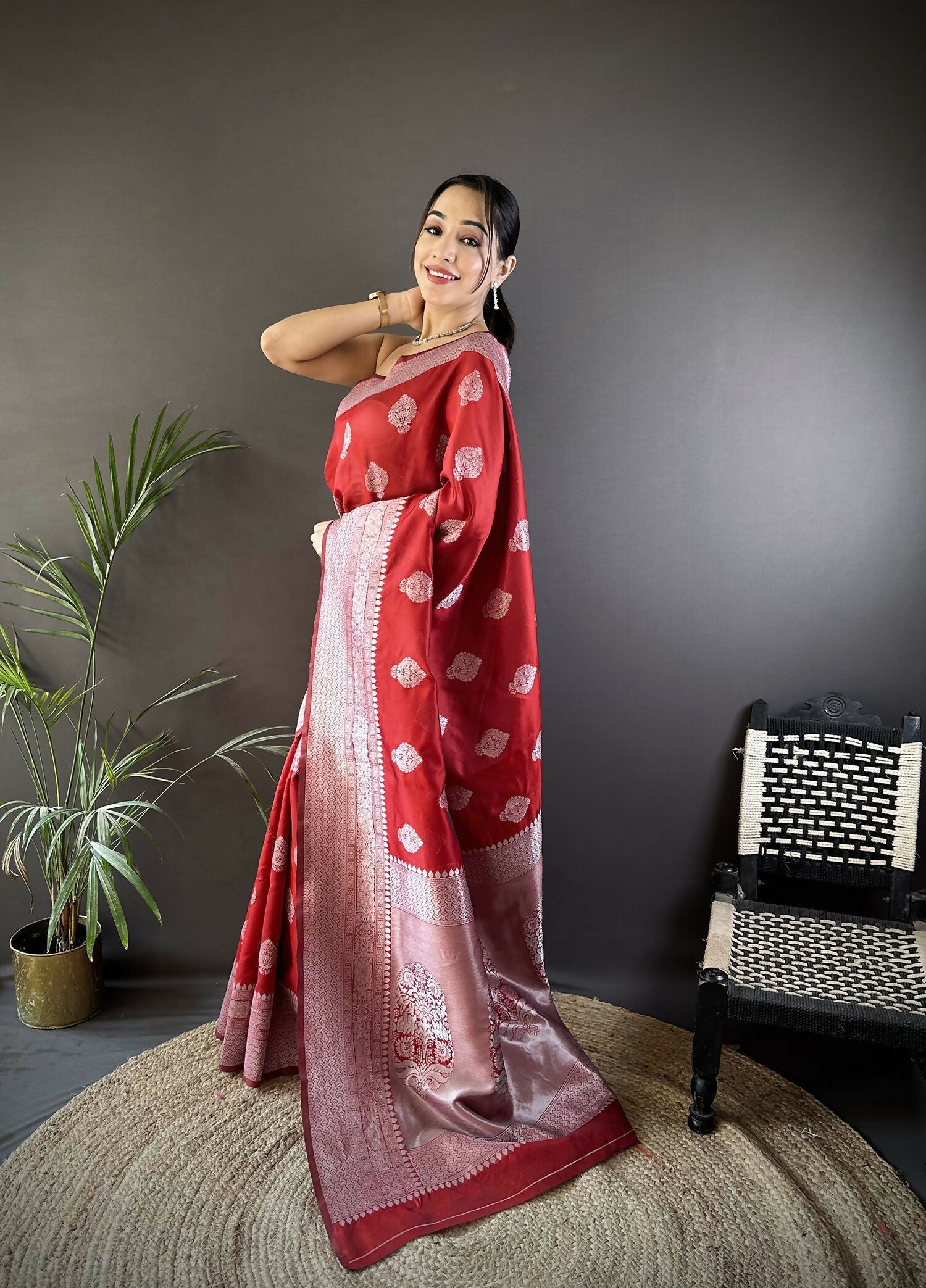 Joban Fashion Maroon Floral Motifs Soft Silk Banarasi Saree - Distacart