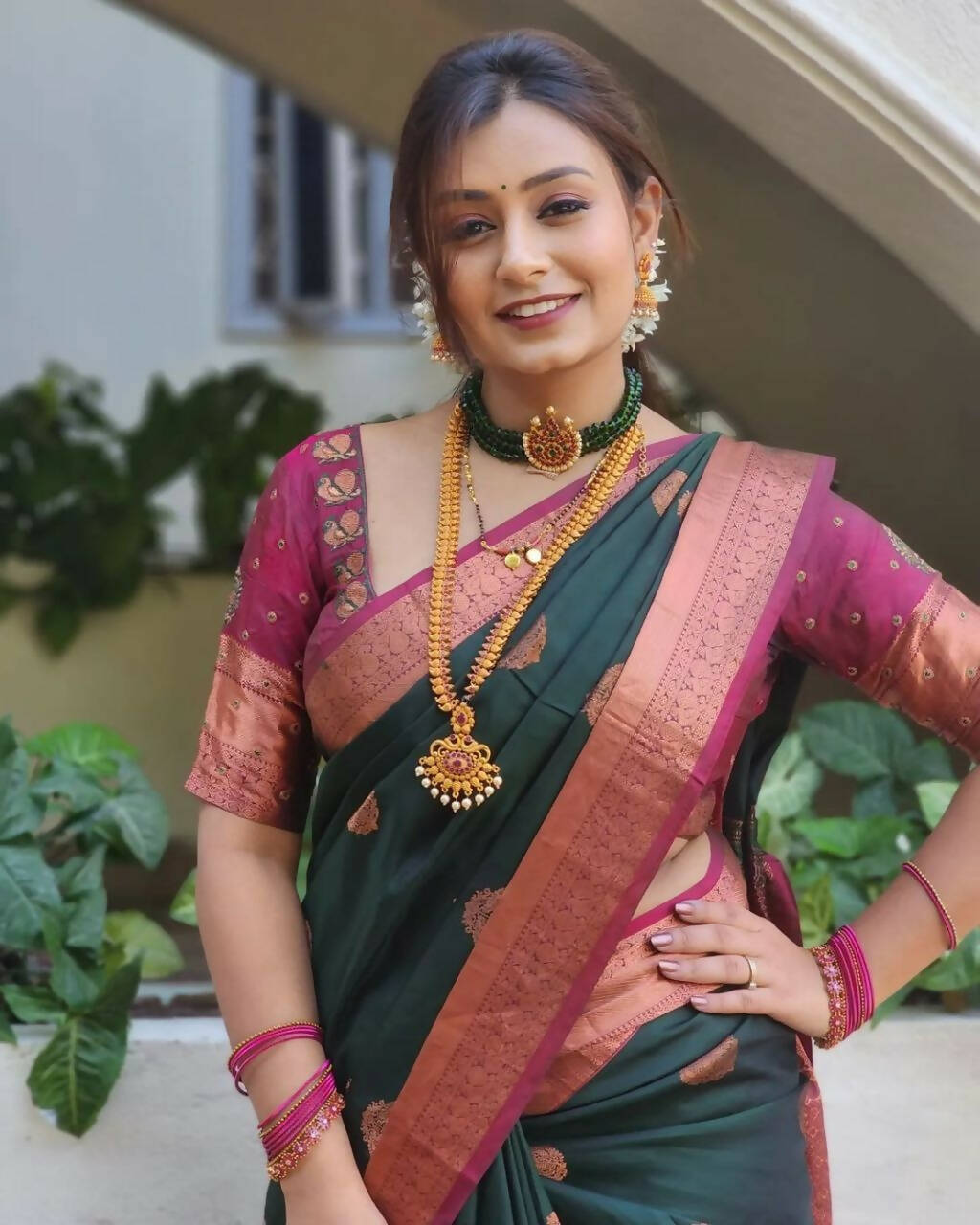 DEIANA'S Beautiful Designer Golden zari Soft Lichi Silk Saree - Green