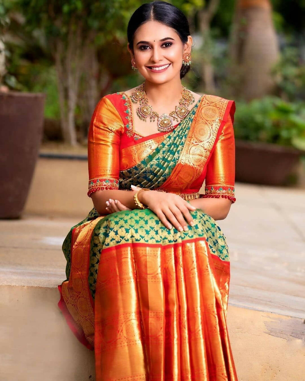 DEIANA'S Beautiful Designer Golden zari Soft Lichi Silk Saree - Green
