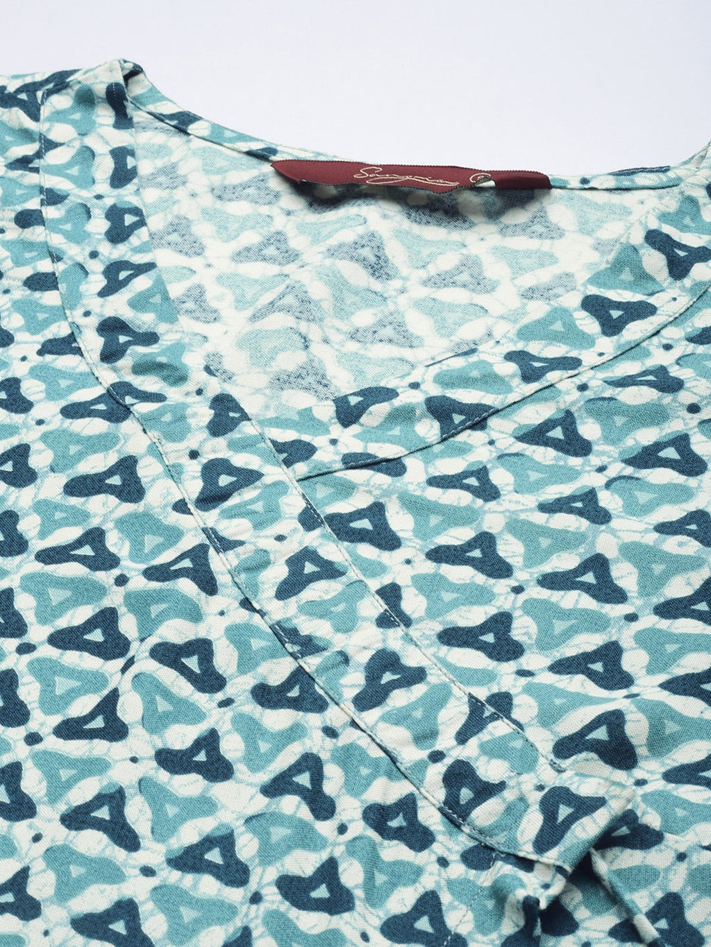 Sangria Women Blue & Off White Geometric Printed Kurta