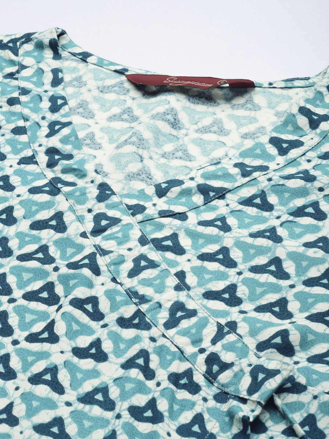 Sangria Women Blue & Off White Geometric Printed Kurta