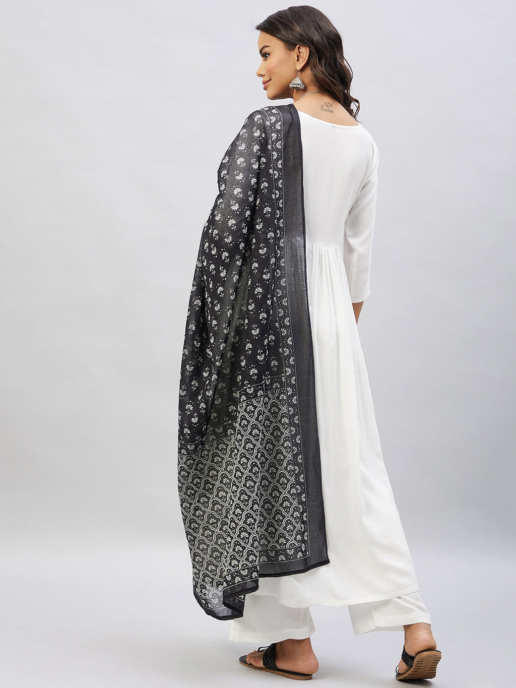 InWeave Women's Cream Anarkali Kurta Set With Black Chintz Print Dupatta