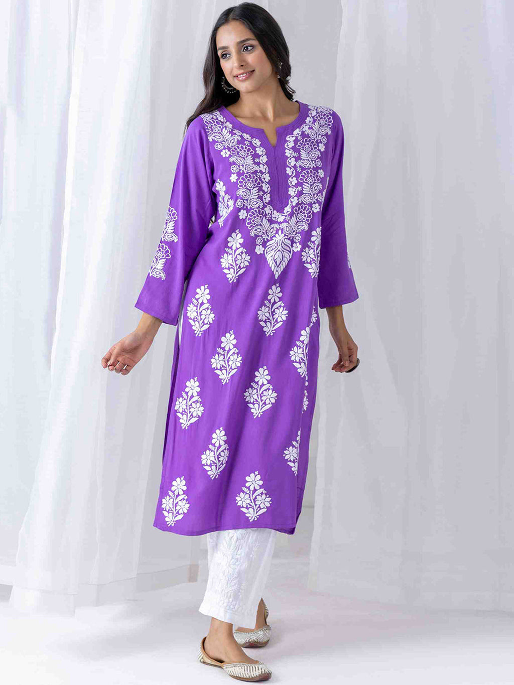 HOUSE OF KARI Floral Chikankari Embroidered Notched Round Neck Straight Kurta