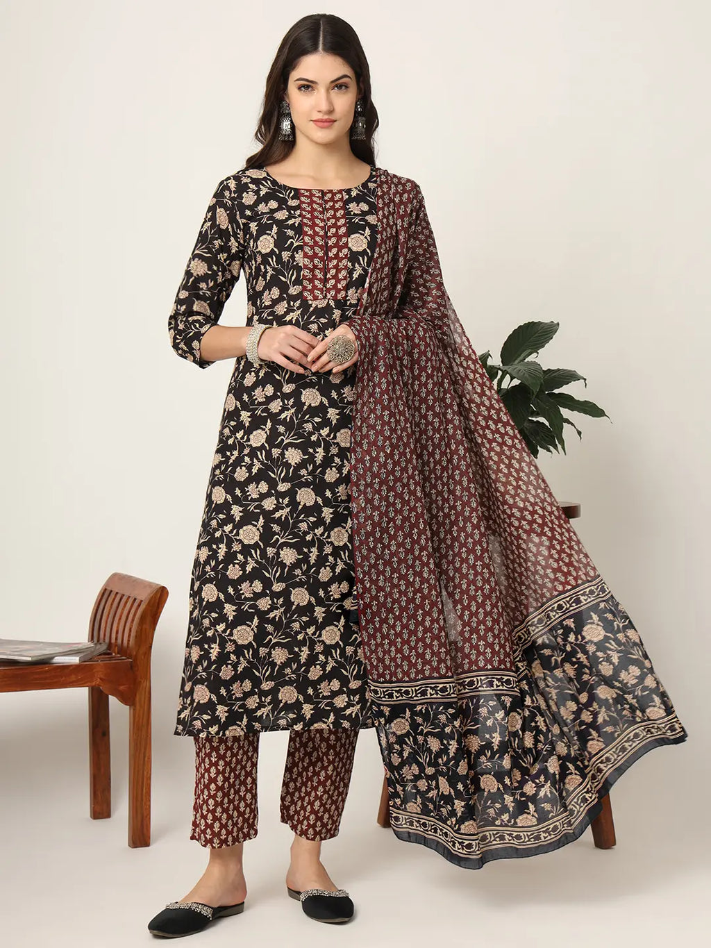 Yufta Piping On Yoke Floral Print Black Cotton Kurta Set With Dupatta Set