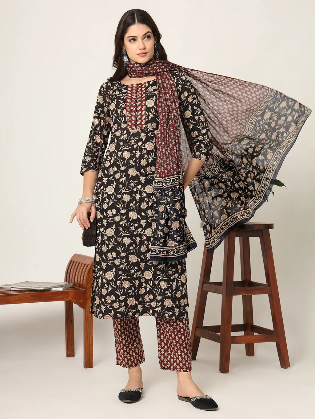 Yufta Piping On Yoke Floral Print Black Cotton Kurta Set With Dupatta Set