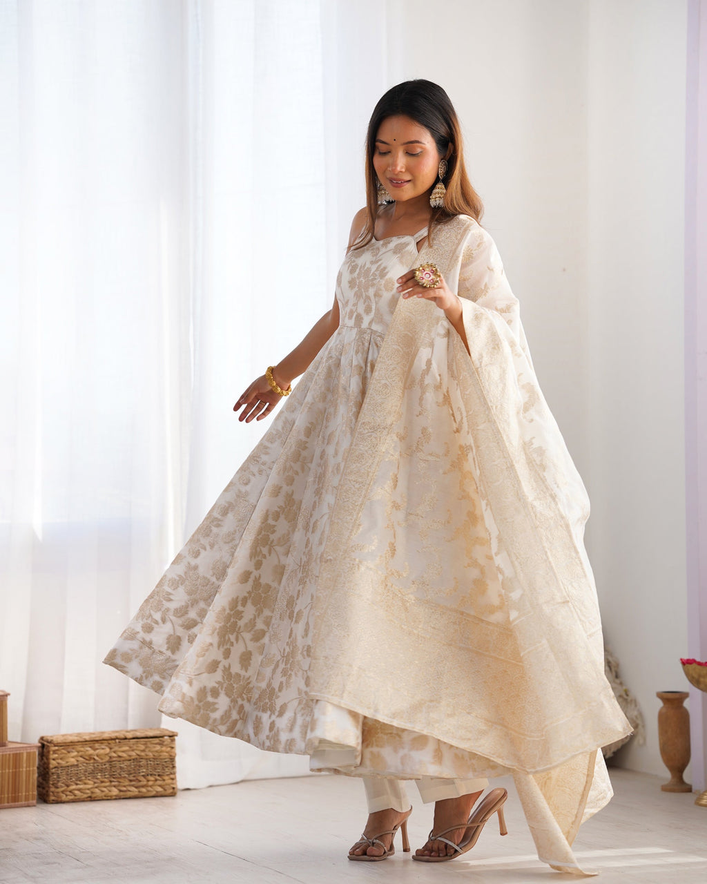 Lorenvalley Fashion White Banarasi Jacquard Dola Silk Fancy Backless Dori Pattern Anarkali Gown Pant With Dupatta - Distacart