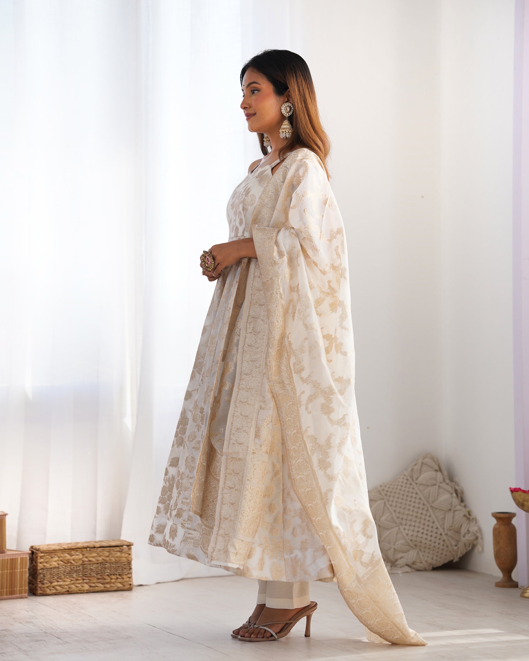 Lorenvalley Fashion White Banarasi Jacquard Dola Silk Fancy Backless Dori Pattern Anarkali Gown Pant With Dupatta - Distacart