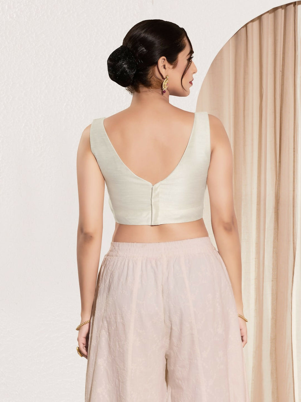 Joban Fashion Off White Mulberry Silk Padded Blouse With Round Neck Sleeveless - Distacart