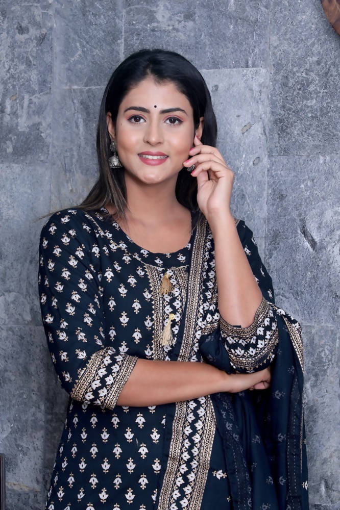Vamika Navy Blue Gota Patti Work Kurta Set