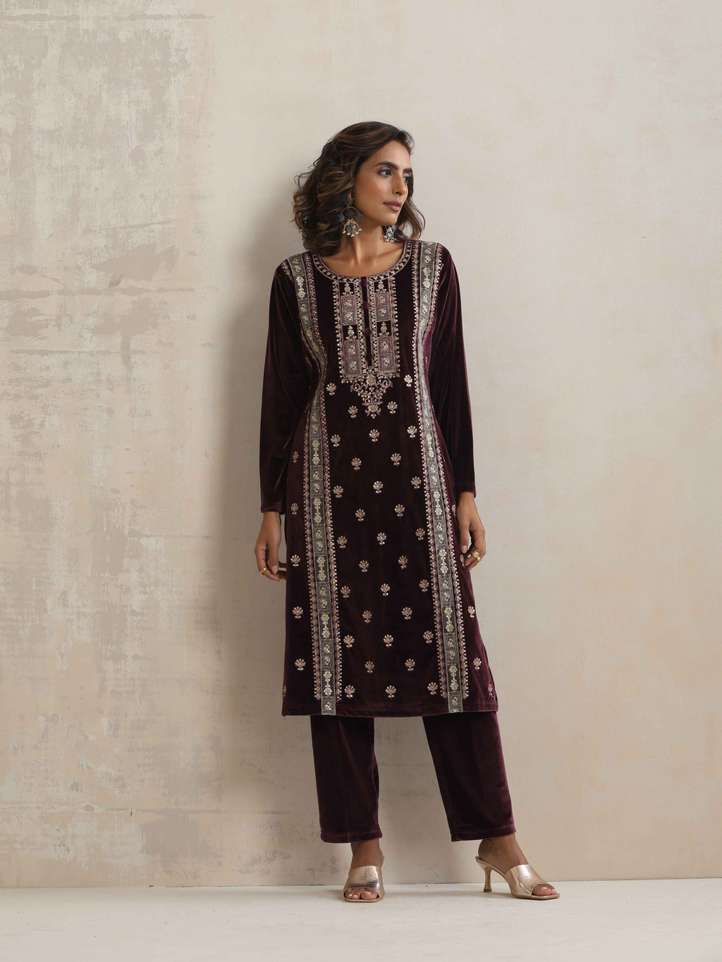 trueBrowns Purple Velvet Embroidered Kurta Pant Dupatta Set - Distacart