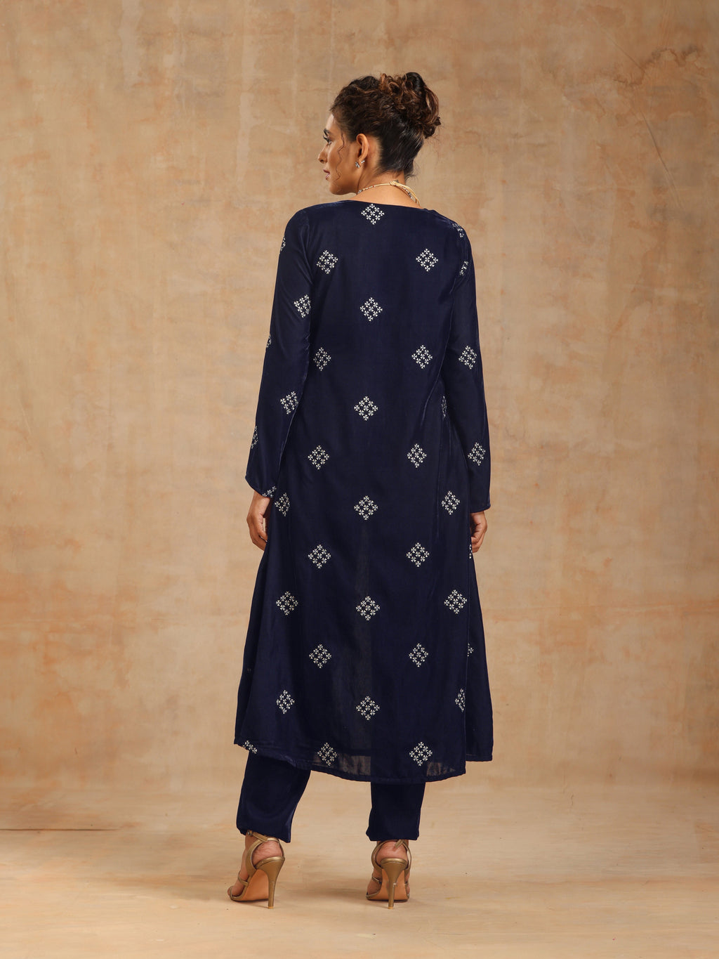 trueBrowns Midnight Blue Velvet Embroidered Jacket Set | Relove - Distacart