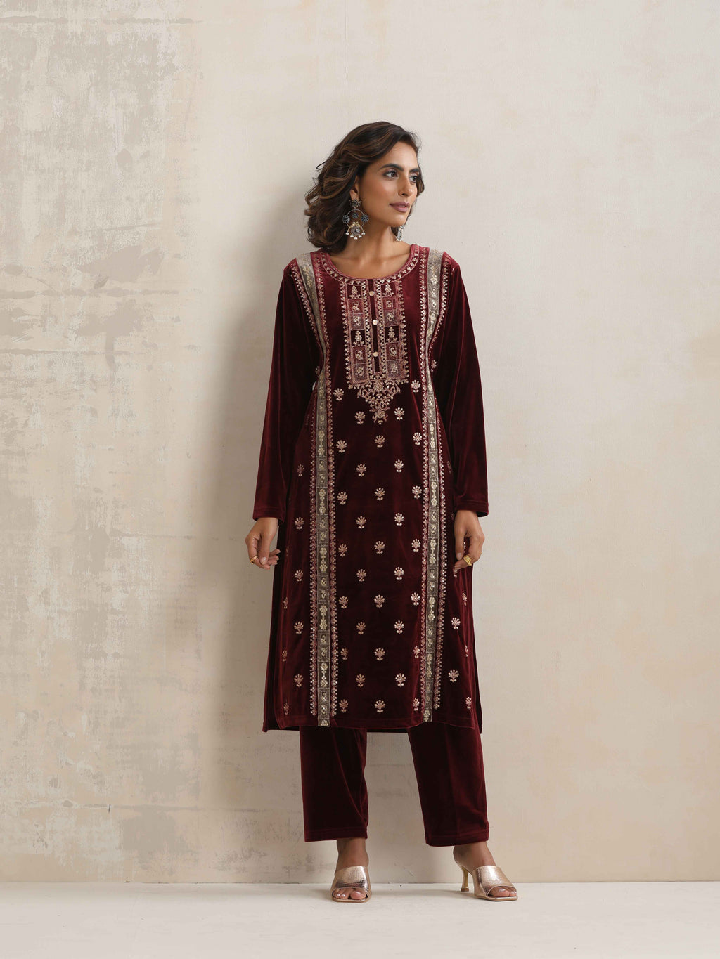 trueBrowns Maroon Velvet Embroidered Kurta Pant Dupatta Set - Distacart