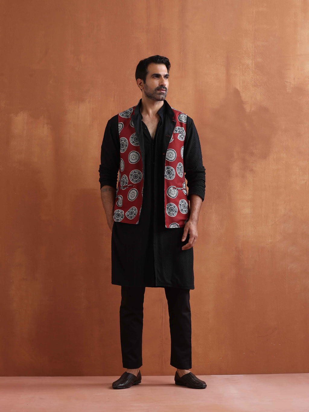 trueBrowns Men's Black Textured Cotton Dobby Front Open Kurta