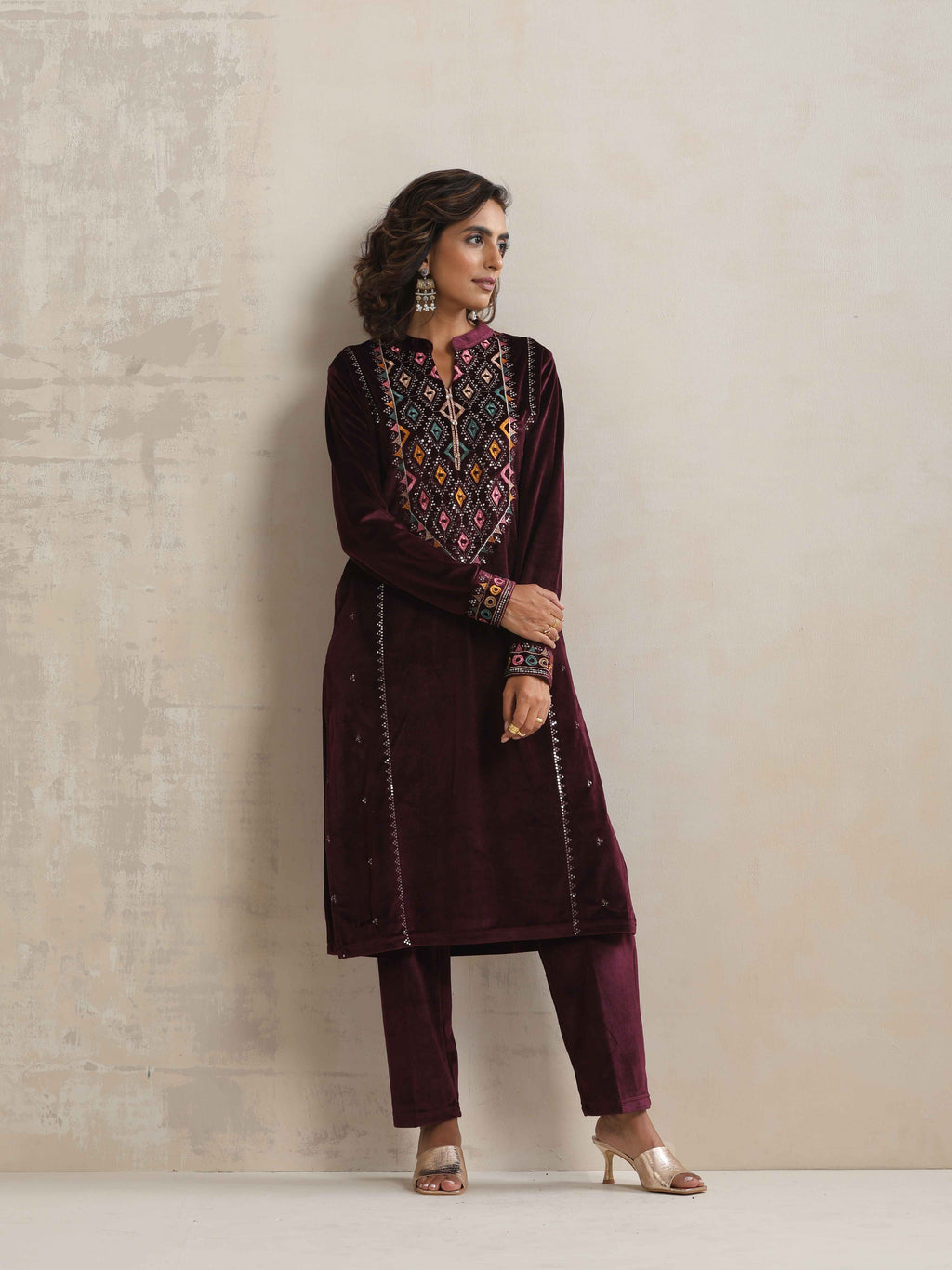 trueBrowns Purple Velvet Geometric Embroidered Kurta Pant Dupatta Set - Distacart