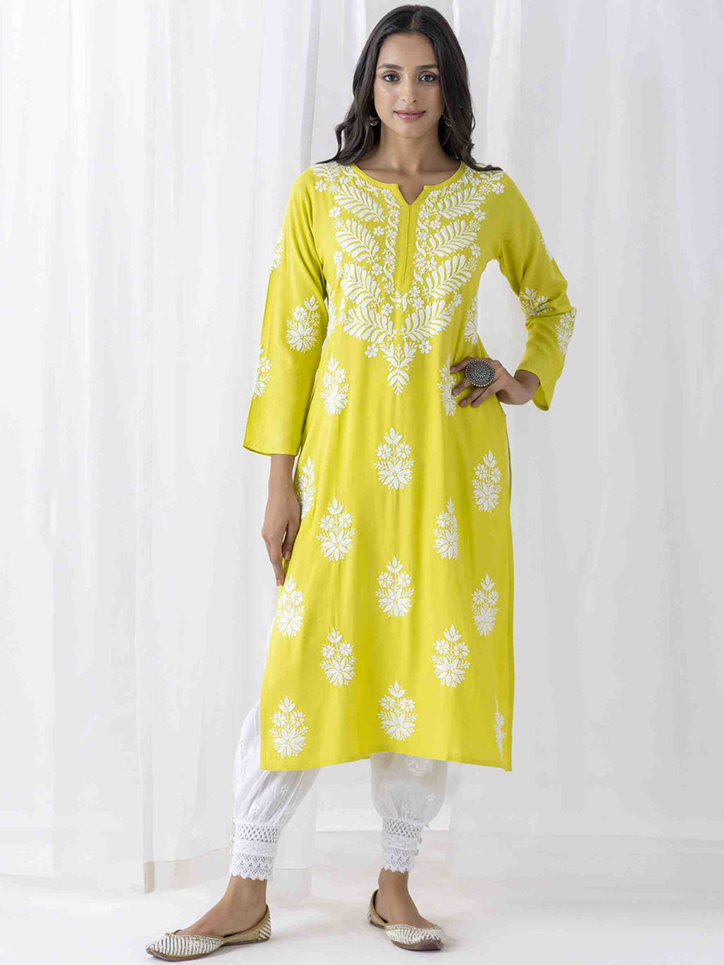 HOUSE OF KARI Floral Embroidered Chikankari Straight Kurta