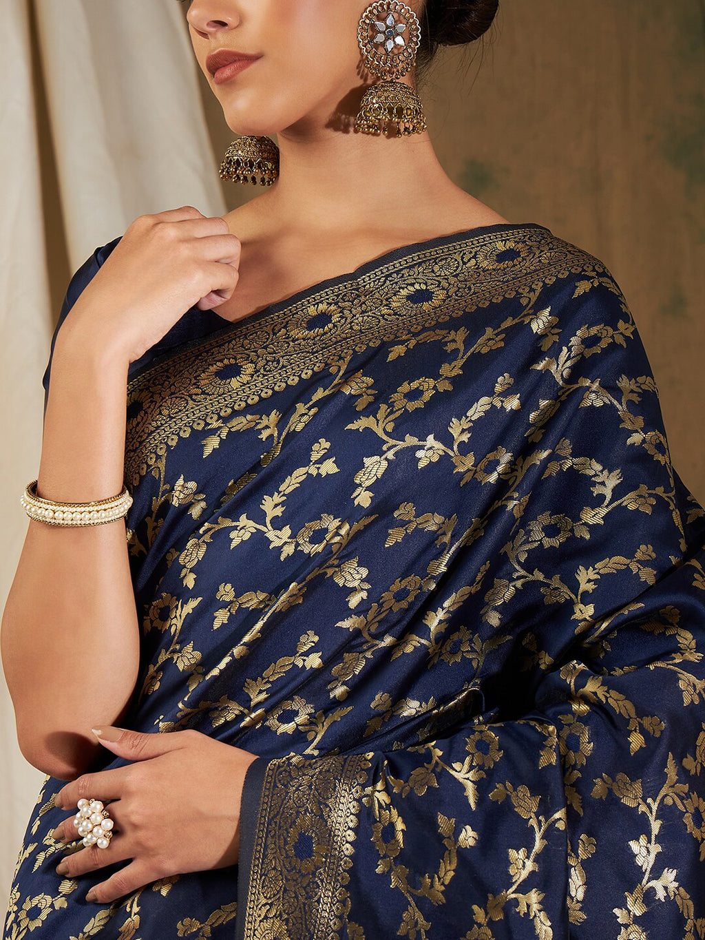 Sangria Navy Blue & Gold-Toned Floral Woven Design Zari Silk Blend Banarasi Saree - Distacart