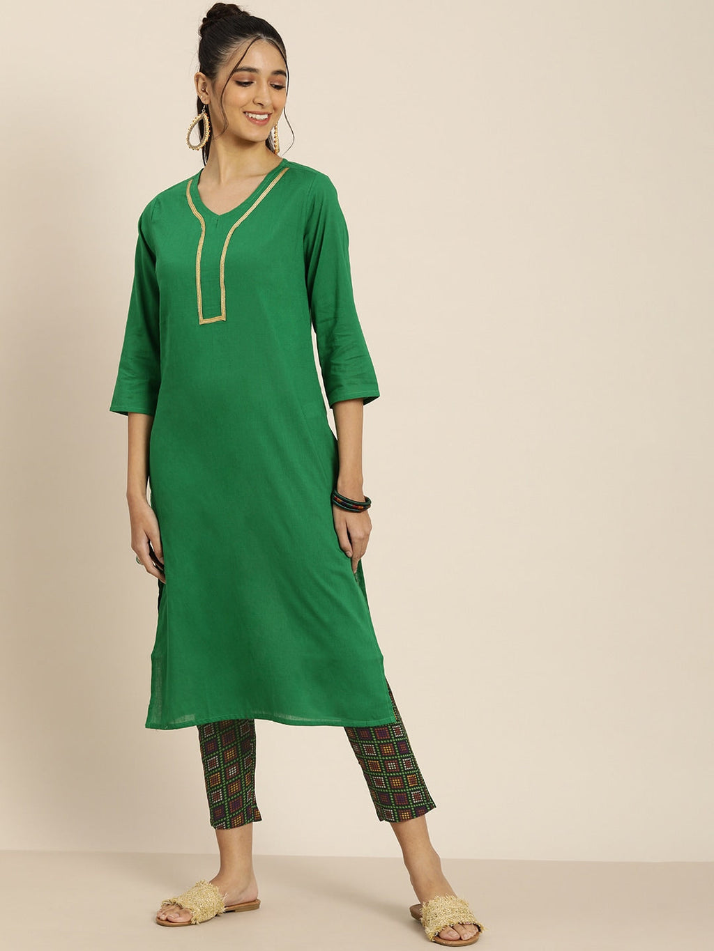 Sangria Women Green Pure Cotton Bandhani Kurta with Trousers