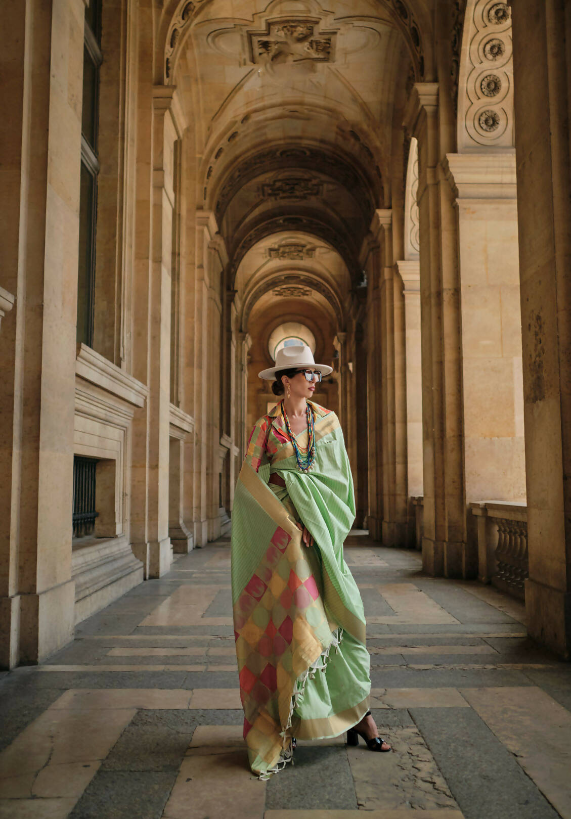 Envy Greensoft Handloom Sik Zari & Thread Work, Contrast Pallu Saree - Rajtex Kube Silk