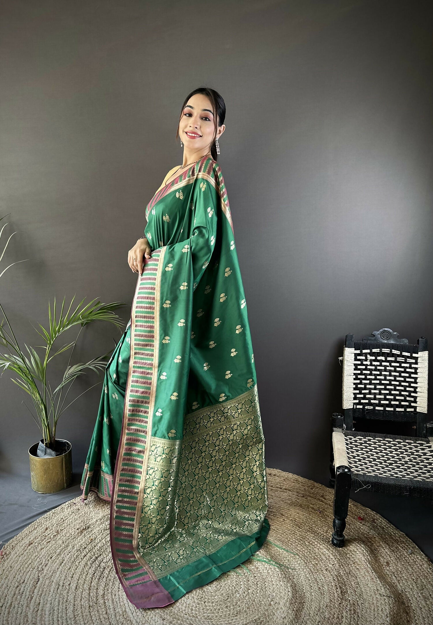 Joban Fashion Green Woven Zari Motifs Lichi Silk Banarasi Silk Saree - Distacart