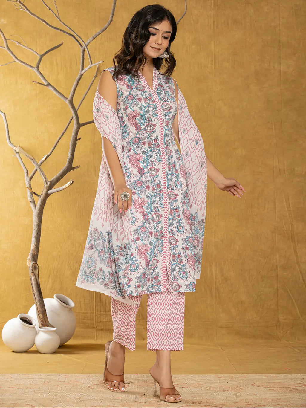 Yufta Cotton White Floral Print Kurta Dupatta Set
