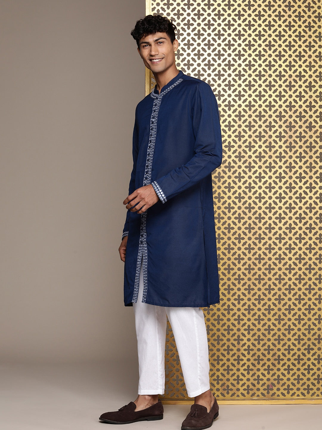 House of Pataudi Men Jashn Embroidered Mirror Work Kurta