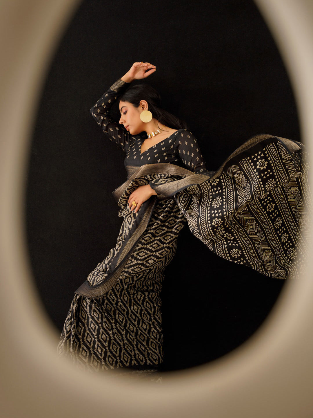 Tikhi Imli Black & Gold Geometric Printed Ready To Wear Saree - Distacart