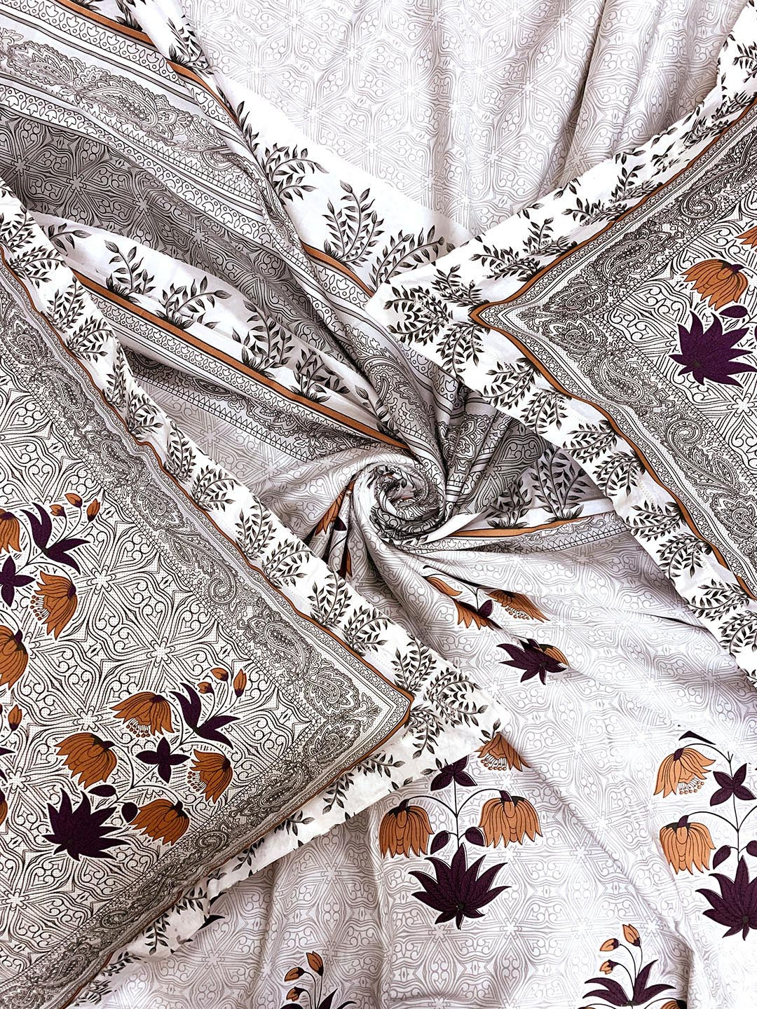 BELLA CASA Grey & Off White Ethnic Motifs 350 TC Cotton King Bedsheet with 2 Pillow Covers