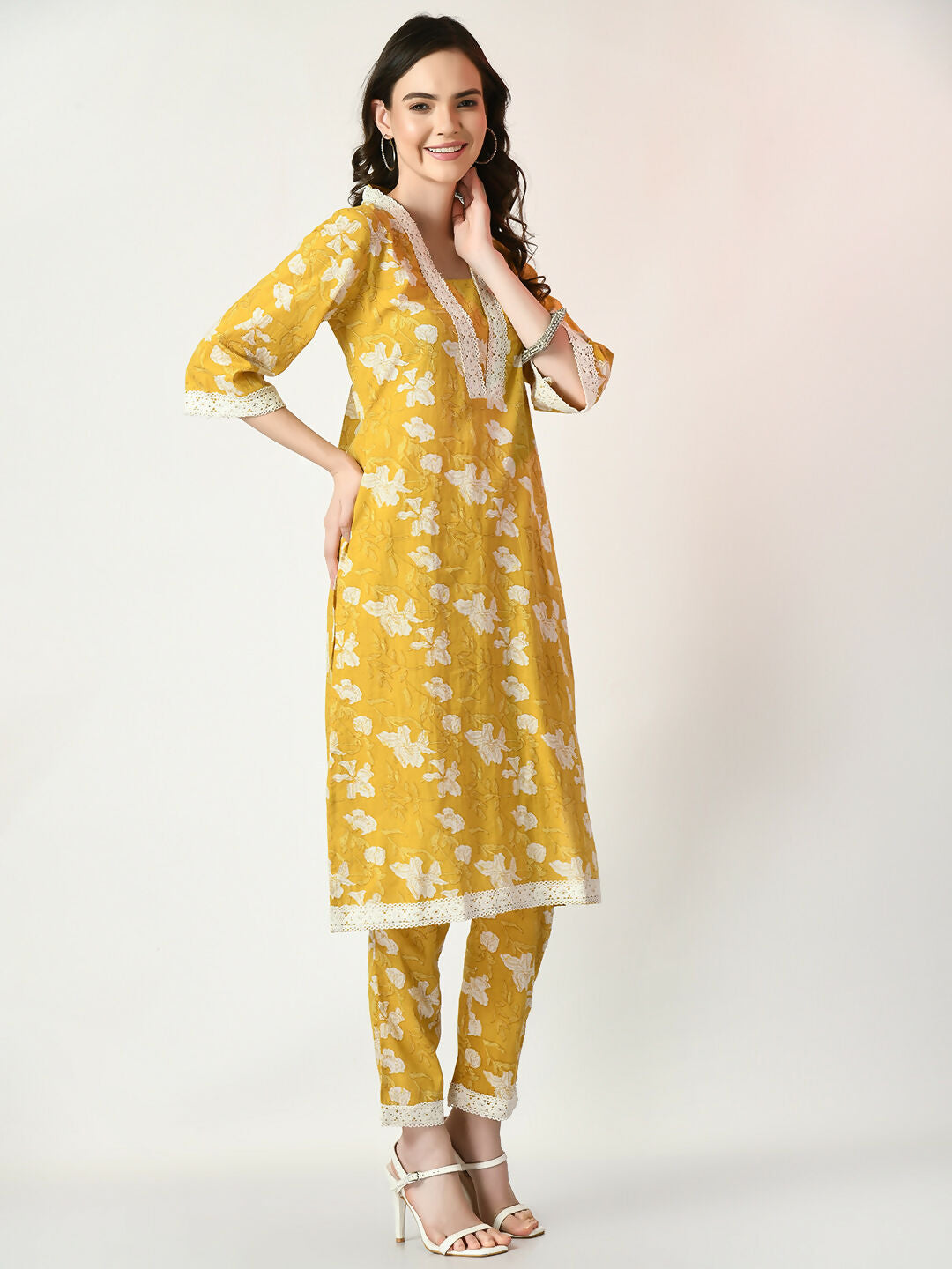 Myshka Women's Yellow Printed Kurta With Trousers