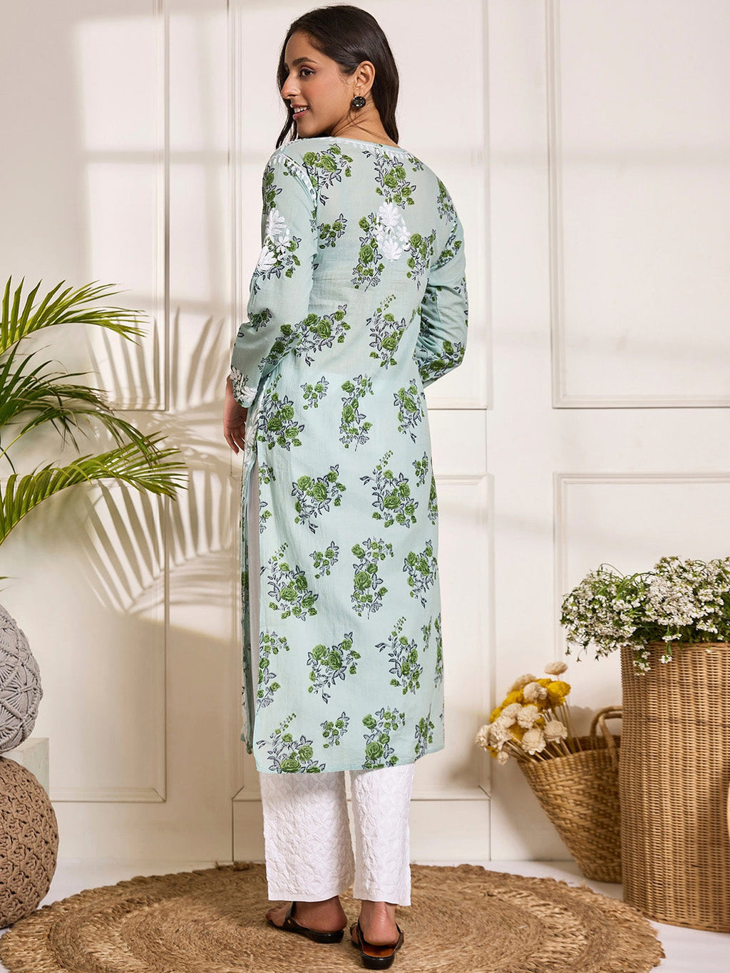 HOUSE OF KARI Floral Embroidered Chikankari Pure Cotton Kurta