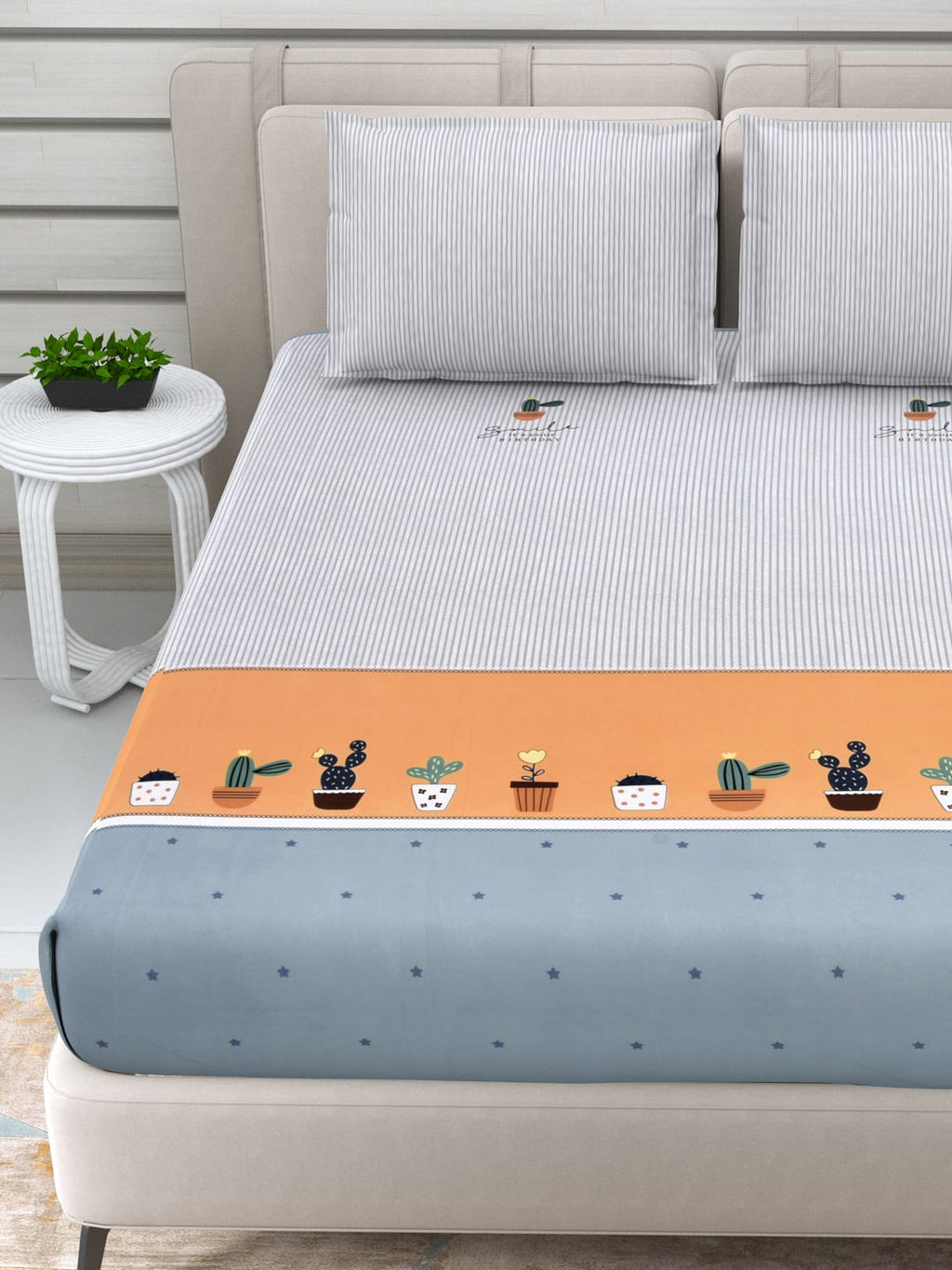 DREAM WEAVERZ White & Peach-Coloured Striped Glazed Cotton 220 TC King Bedsheet with 2 Pillow Covers