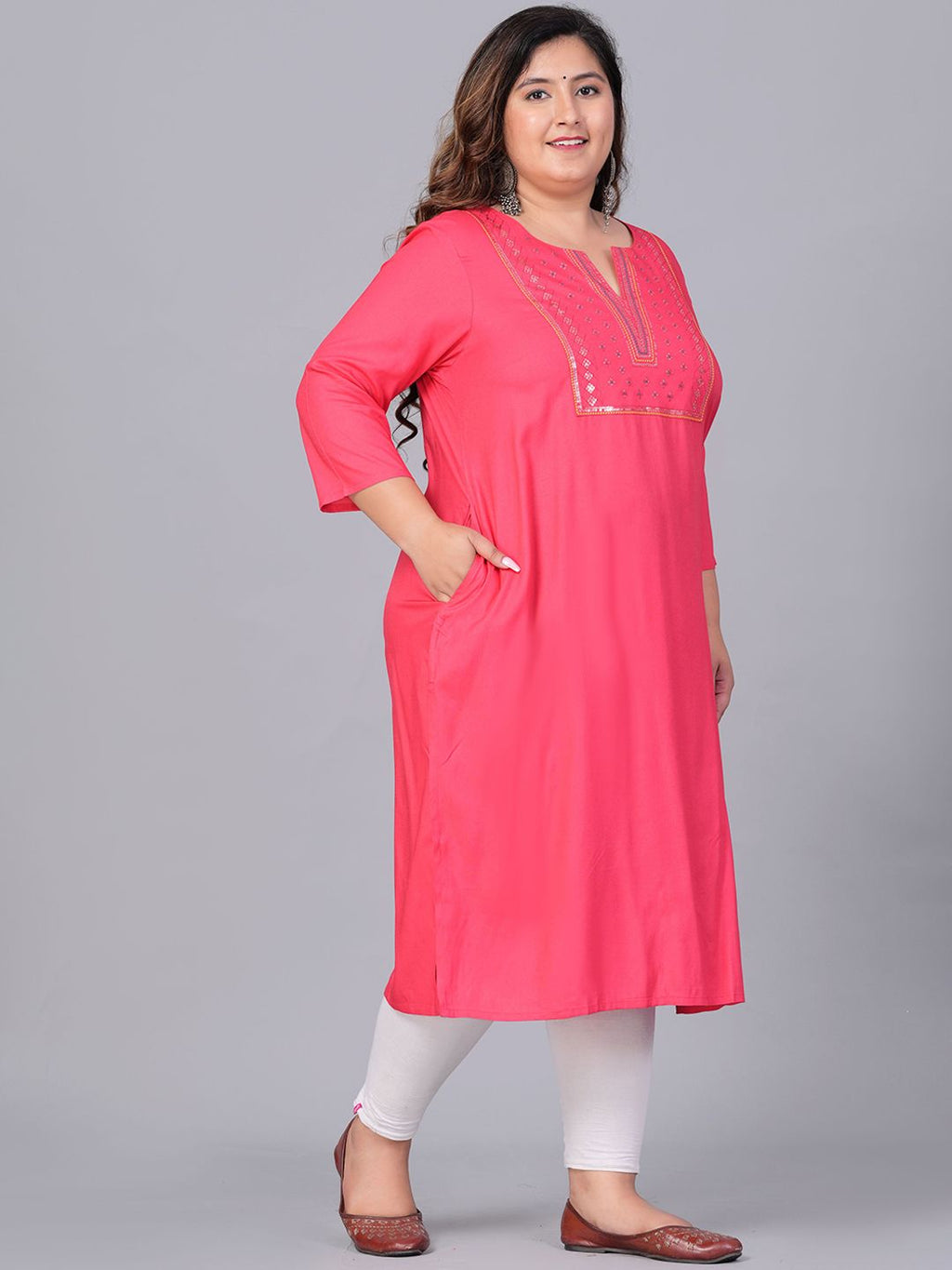 Sztori Women Yoke Design Thread Work Kurta