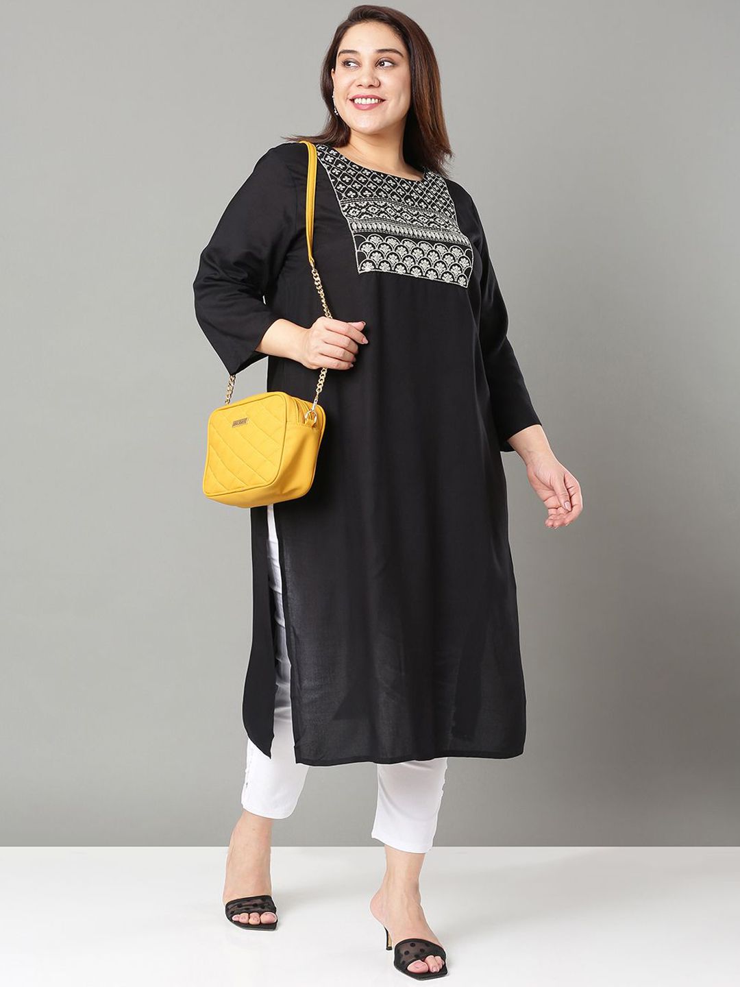 Sztori Plus Size Floral Yoke Design Sequinned Straight Kurta