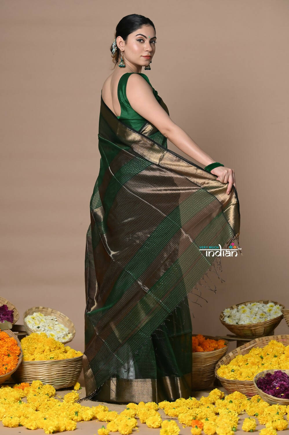 Very Much Indian Rajsi - Handloom Ari Checks Cotton Silk Saree With Golden Border - Bottle Green