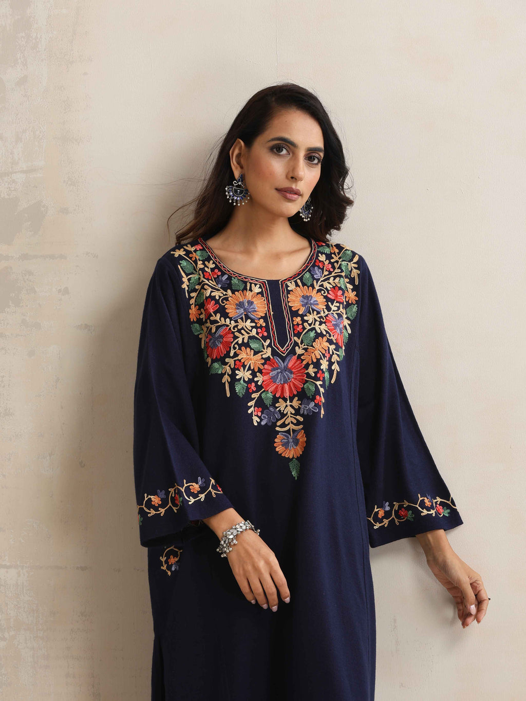 trueBrowns Blue Kashmiri Floral Embroidered Woollen Phiran Kurta - Distacart