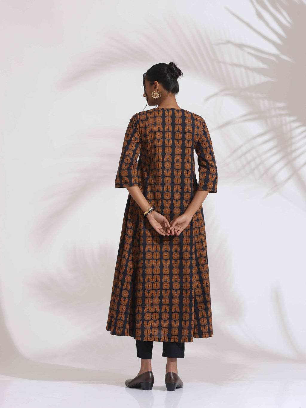trueBrowns Black Cotton Print Pleated Flared Kurta Set - Distacart