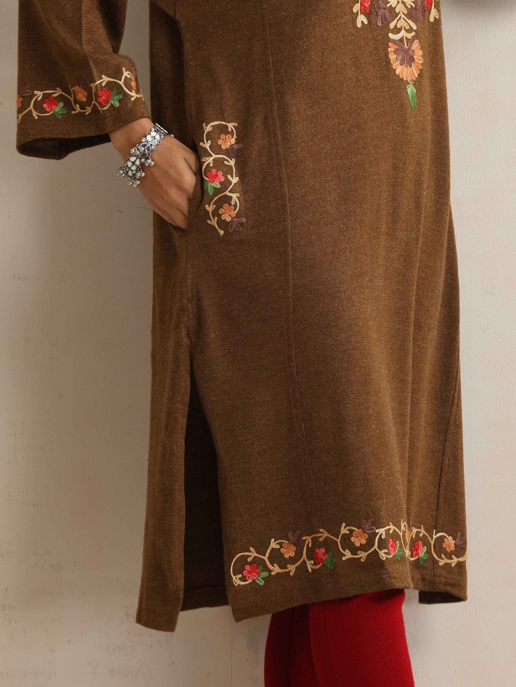 trueBrowns Brown Kashmiri Floral Embroidered Woollen Phiran Kurta - Distacart
