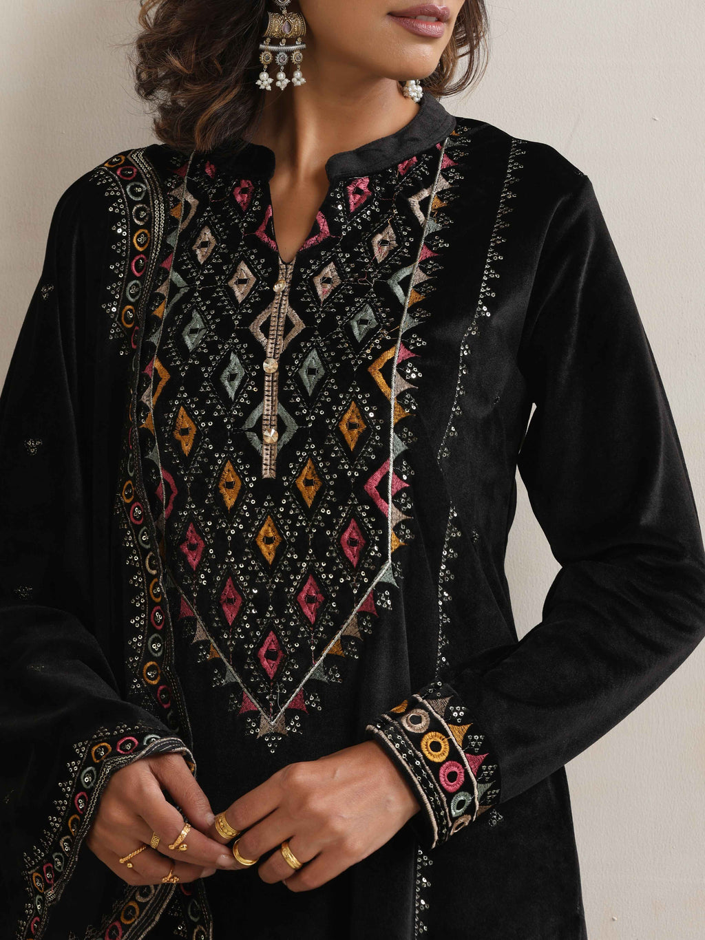 trueBrowns Black Velvet Geometric Embroidered Kurta Pant Dupatta Set - Distacart
