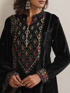 trueBrowns Black Velvet Geometric Embroidered Kurta Pant Dupatta Set - Distacart